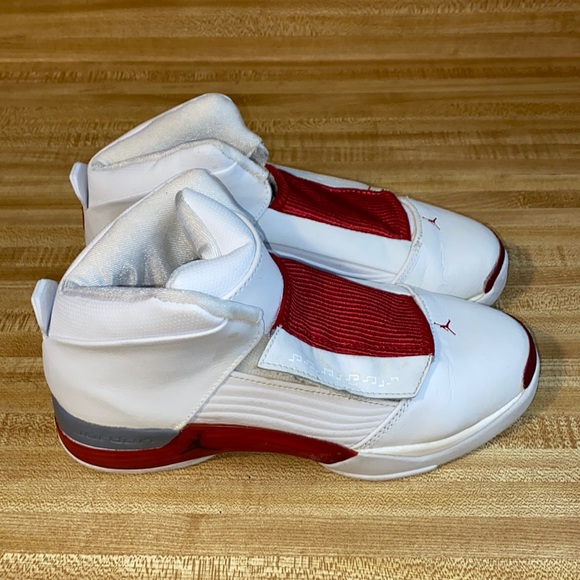 Vintage Nike Air Jordan 17 White /University Red 020507-2002 Y